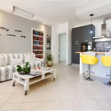 Colorful With Garden Apartment Olbia